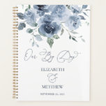 Elégant Wedding planner bleu bleu bleu bleu<br><div class="desc">La wedding planner est un design à couper le souffle qui respire le romantisme et le raffinement. Les délicates teintes bleues de l'aquarelle motifs floraux créent un sentiment de tranquillité, tandis que le script de calligraphie ajoute un élément d'élégance et de raffinement. L'ensemble est d'une beauté intemporelle qui saisit parfaitement...</div>