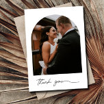 Elégante Arche photo noir blanc Mariage Merci<br><div class="desc">Nos cartes de remerciement de mariage photo arc sont une excellente façon de mettre une touche personnelle sur votre message de remerciement. Ces cartes sont dotées d'une belle arche photo design qui ajoute une touche d'élégance. Customisez avec votre message de remerciement et les noms à l'arrière de la carte.</div>
