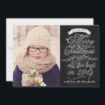 Elégante carte photo de Noël Chalkboard moderne<br><div class="desc">Carte photo de Noël élégante et moderne avec votre photo de famille préférée. Illustré avec des fleurs blanches, des tourbillons et des bannières vintages sur un arrière - plan de tableau noir. Design et élégant, il dit "nous vous souhaitons un joyeux Noël et tout le meilleur en 2014" avec une...</div>