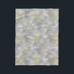 Élégante couverture en polaire en argent Menorahs<br><div class="desc">"Elegant Silver Menorahs" Toison Blanket/Petit Design peut également être ajouté à la taille des couvertures, moyennes et grandes. Taille : Couverture en polaire, 30"x40" Il est difficile de se câliner seul. Mais avec ces couvertures polaires confortables et entièrement personnalisables, vous n'aurez plus besoin. Personnalisez toute la face avant et enveloppez-vous...</div>