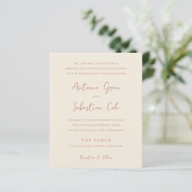 Élégante invitation de mariage neutre et terreuse  (Debout devant)
