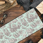 Elégante pinte vintage gris toile de jouy<br><div class="desc">Elégant tapis de bureau monogramme vintage gris menthe toile de jouy. Les gravures de toile sont un véritable régal en ce moment, c'est un motif élégant et orné de toile de jouy vintage qui présente une belle scène romantique de la campagne française. Ce style motif est actuellement tendance pour la...</div>