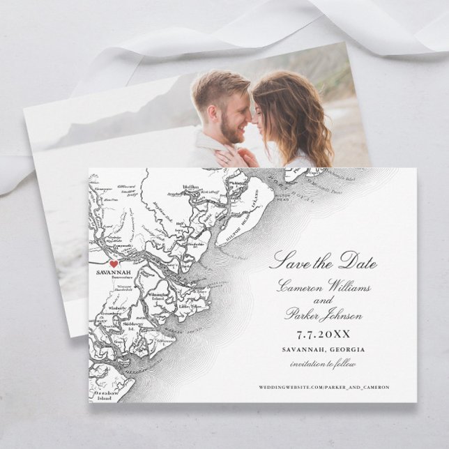 Elégante Savannah Géorgie Mariage noir blanc carte (Elegant Savannah Georgia Map Save the Dates with classic black and white typography and photo )