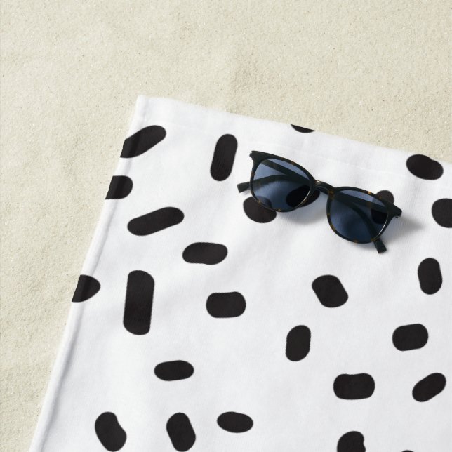 Élégante serviette de plage moderne en noir et bla (En situation)