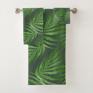 Élégantes feuilles de palmier vert botanique sur f
