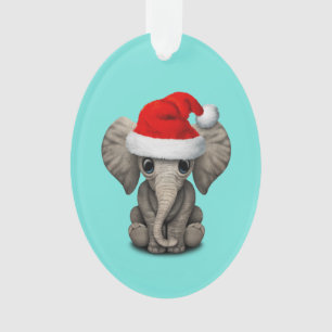 Éléphant de bébé utilisant un casquette de Pè