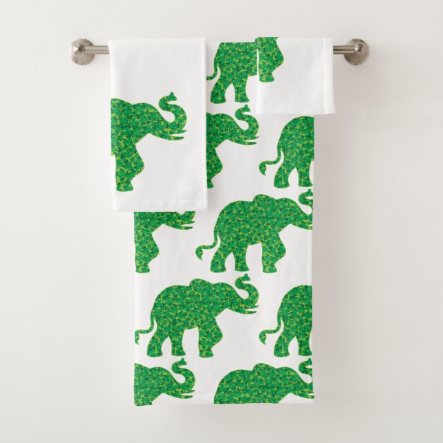 Éléphant fait de trèfles à quatre feuilles (En situation)