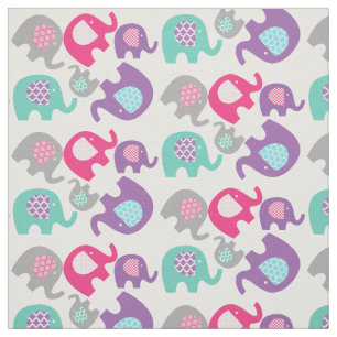 Éléphants lumineux sur le tissu blanc