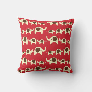 Eléphants rouges sur la Parade Coussin MOJO