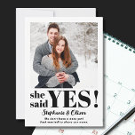 Elle A Dit Oui Fiançailles Photo Faire-part<br><div class="desc">Elle a dit Oui ! Faites connaître à votre famille et à vos amis vos nouvelles grâce à cette carte de faire-part fiançailles moderne avec typographie élégante. Facilement personnalisable avec votre photo.</div>