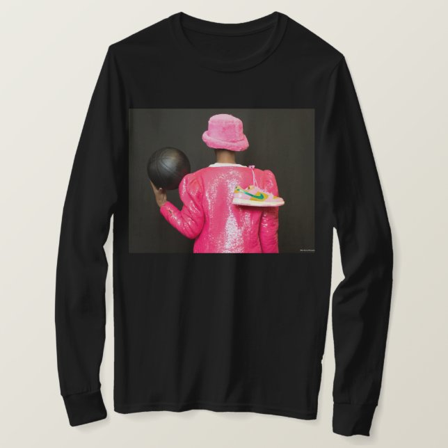 Elle a un t-shirt Game (Design devant)