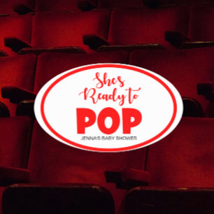 Elle est prête à coller des autocollants personnal