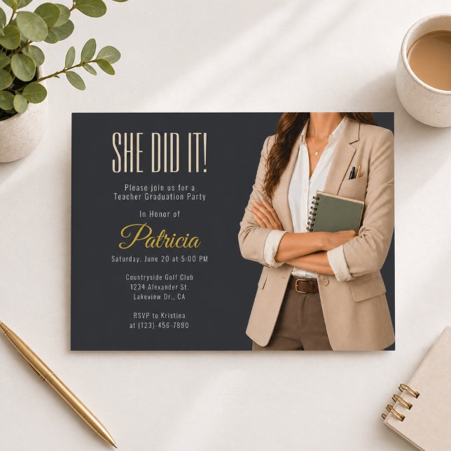 Elle l'a fait Invitation de remise des diplômes po (Elegant teacher graduation invitation with modern minimalist neutral design)