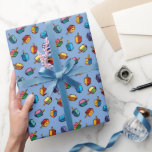 Emballage cadeau de Chanukah - Toupies - Judaica -<br><div class="desc">Papier d'emballage de Hanouka - Toupies colorées - Bleu - Fête des lumières - Cadeaux - Emballage cadeau - Fêtes juives</div>