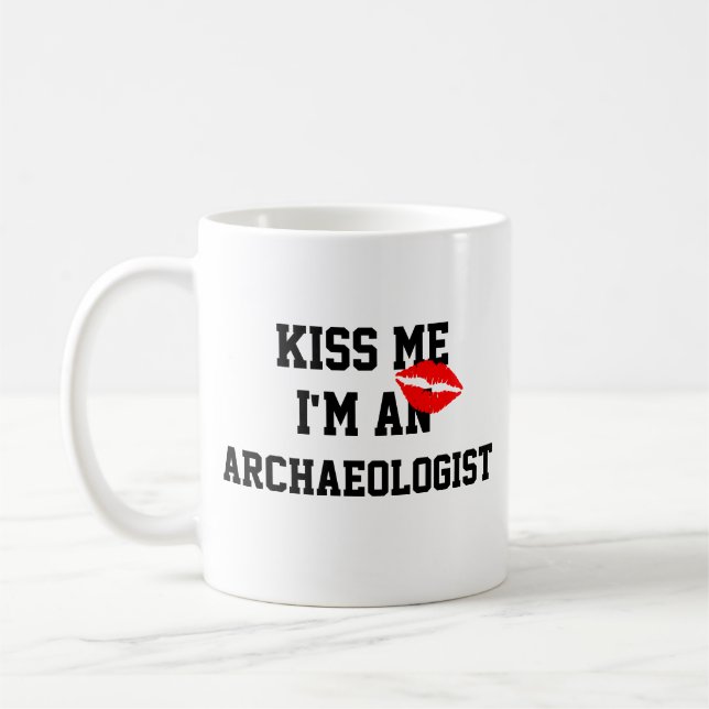 Embrasse-Moi Je Suis Un Archéologue Mug (Gauche)