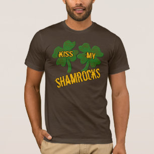 Embrassez mon T-shirt de shamrocks