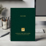 Emerald green Business Logo et nom professionnel<br><div class="desc">Restez organisé et augmentez votre image professionnelle avec notre planificateur Spiral personnalisé, avec un design raffiné bleu marine en cuir qui allie sophistication et fonctionnalité. Un espace carré personnalisable sur la couverture vous permet d'afficher en évidence votre logo d'entreprise sur une texture dorée tandis que deux lignes supplémentaires de texte...</div>