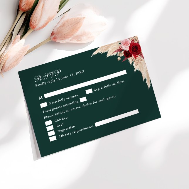 Emerald Green Tropical Roses mariage carte RSVP (Emerald Green Tropical Roses Wedding RSVP Card on a sunny table with pale pink flowers.)
