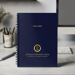 Emerald vert Rond Nom du logo Professionnel<br><div class="desc">Restez organisé et augmentez votre image professionnelle avec notre planificateur Spiral personnalisé, avec un design raffiné bleu marine en cuir qui allie sophistication et fonctionnalité. Un espace carré personnalisable sur la couverture vous permet d'afficher en évidence votre logo d'entreprise sur une texture dorée tandis que deux lignes supplémentaires de texte...</div>