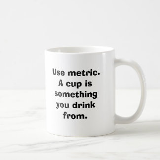 Employez métrique. Une tasse est quelque chose que