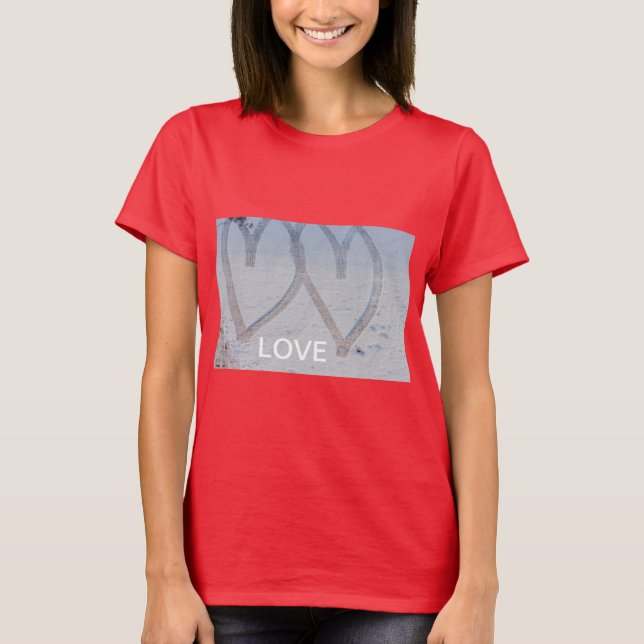 empreinte de deux cœurs dessinés sur un T-shirt da (Devant)