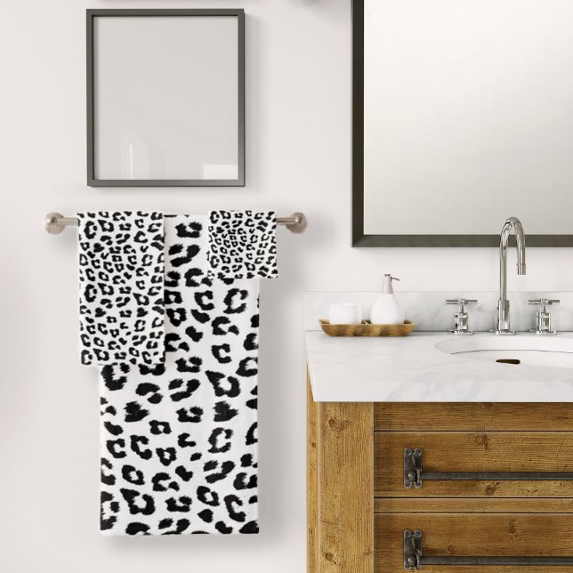 Empreinte de léopard noir et blanc (Leopard Print Black and White Bath Towel Set by Looly Elzayat
)