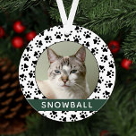 Empreintes de pattes animaux verts Personnalisé No<br><div class="desc">Personnalisez ce design empreinte de patte de décoration de Noël avec votre nom de chat (ou de chien) et une photo préférée de votre membre de la famille de la fureur. L'Arrière - plan comprend un motif empreinte de patte moderne noir et blanc avec une bande d'accent vert chasseur.</div>