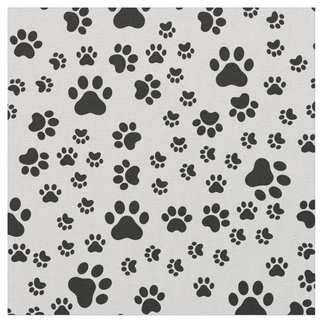 Empreintes de pattes noirs sur tissu gris clair (Fermer)