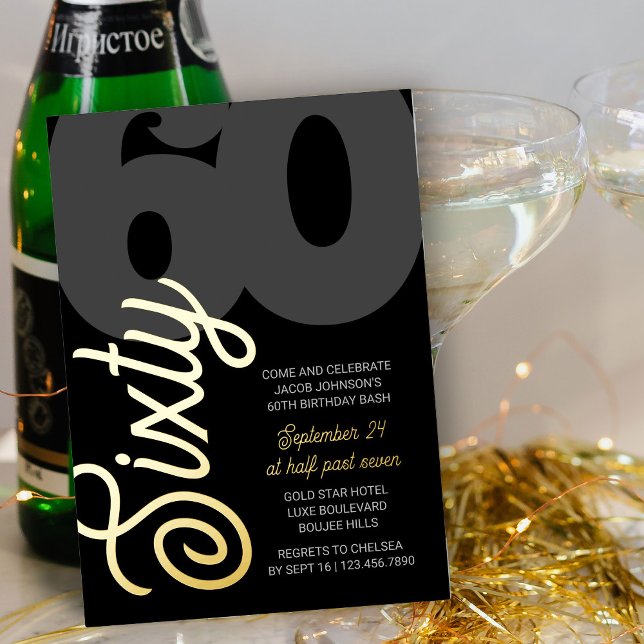 En Aluminium Invitation 60e Anniversaire Écriture Soixante Noir (60th Birthday Invitation in black and luxury gold foil with oversized sixty in classy script)