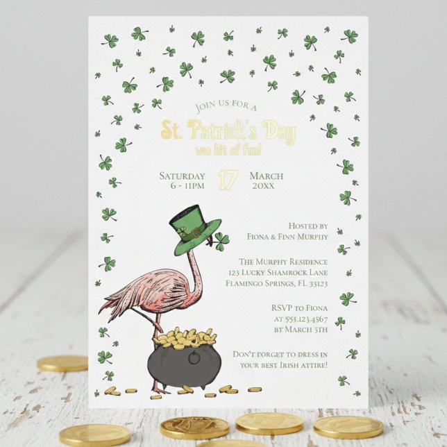En Aluminium Invitation de fête du jour de la Saint-Patrick Fla (Funny Irish Flamingo St Patrick's Day Party Invitations with Gold Foil. Lucky Green Shamrocks Clover)