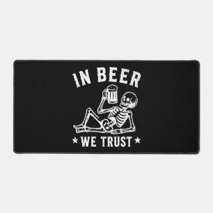 En bière, nous avons confiance squelette rafraîchi