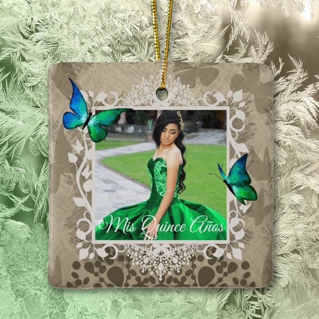 En Céramique Élégant ornement de conservation de la Quinceanera (emerald green quinceanera christmas ornament keepsake mis quince anos green dress portrait)