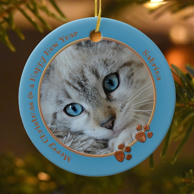 En Céramique Kitty Keepsaké bleu ornement photo de Noël (Christmas ornament featuring a photo of your own cat framed by a blue and gold border)