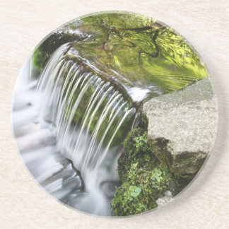 En Grès dessous de verre d'écoulements d'eau