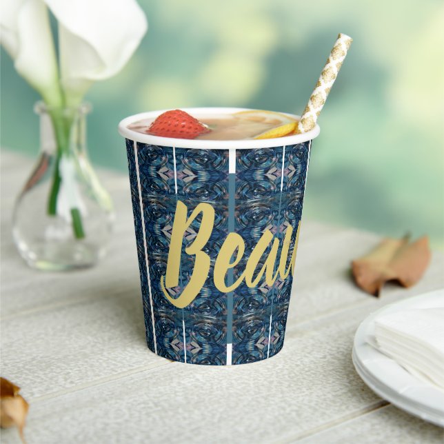 En Papier Gobelets bleus magnifiques pour fête de Poet Adiel (Insitu)