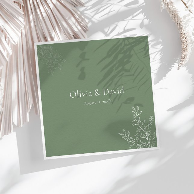 En Papier Serviette de mariage botanique vert sauge foncé (Dark Sage Green Botanical Wedding Napkin on a sunny table with dry white botanicals)