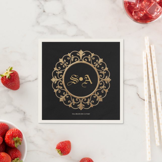 En Papier Serviette de mariage élégante gothique foncée (En situation)