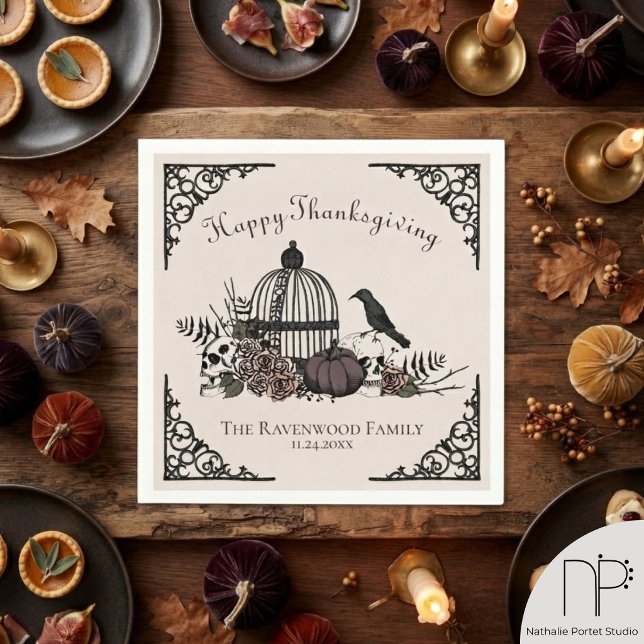 En Papier Serviette de Thanksgiving à cage à oiseaux gothiqu (This gothic thanksgiving napkin features hand-drawn birdcages and skulls for elegant fall dinners.)