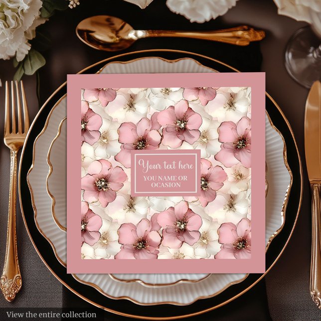 En Papier Serviette Florale Rose Pâle Chic Monogramme Nom Pe (Pale Pink Floral Napkin Chic Monogram Custom Name)