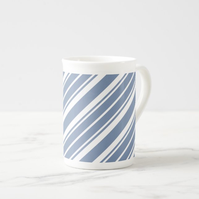 En Porcelaine Bleu d'indigo, tasse de coutil blanche de (Devant droit)