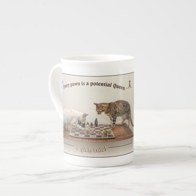 En Porcelaine Chats jouant aux échecs sur une tasse de la Chine (Devant gauche)