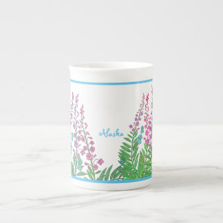 En Porcelaine Fireweed et tasse de thé d'Alaska de myosotis des