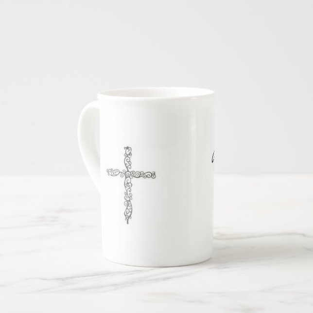 En Porcelaine Mais d'abord, tasse de Jésus (Devant gauche)