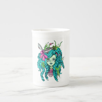 En Porcelaine Petite tasse étrangère
