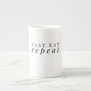 En Porcelaine Rapide mangez la tasse de classique de répétition