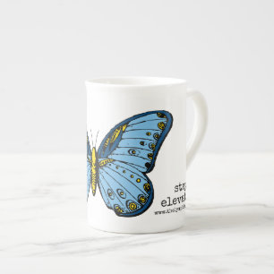 En Porcelaine Tasse bleue de papillon élevée "par séjour"