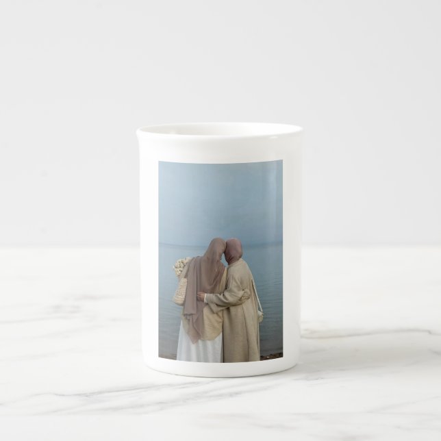 En Porcelaine tasse deux sœurs (Devant)