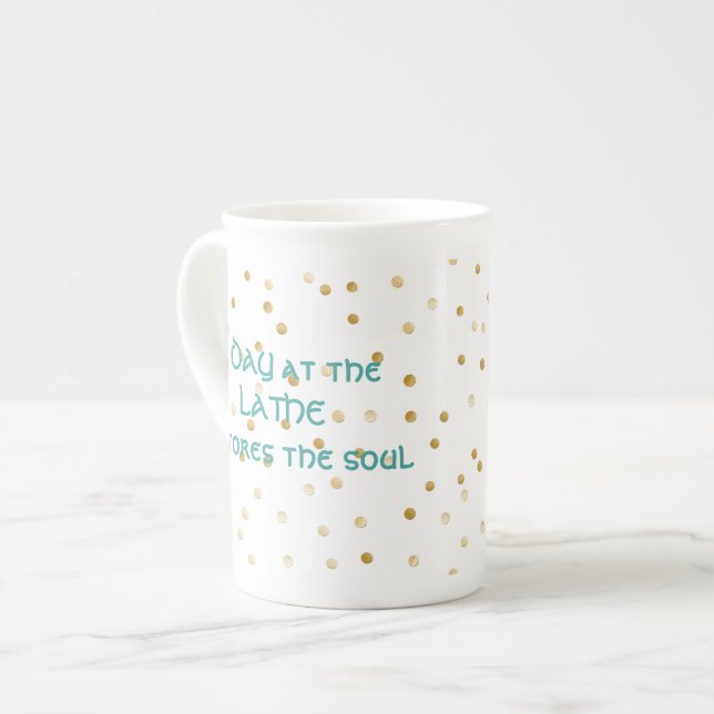 En Porcelaine Un jour à la tasse de la Chine de tour (Devant gauche)