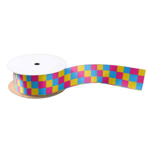 En Satin Couleurs de Pansexualité à damiers ruban motif