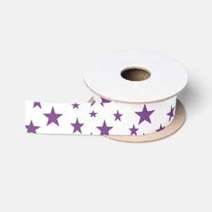 En Satin Le pourpre tient le premier rôle le ruban